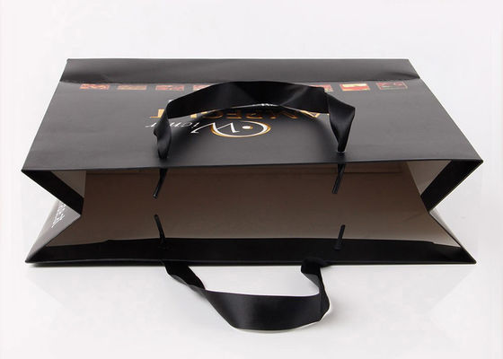 Bolsas de papel de encargo mates negras con las manijas, bolsas de papel impresas manija de la cinta