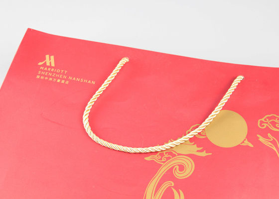 Impresión de Pantone CMYK de los bolsos de compras del regalo del multicolor con las manijas de la cuerda de los PP