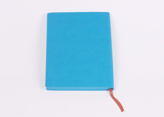 Cuaderno azul claro de cuero de la cubierta suave de la PU con la banda del borde y del vientre del color