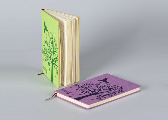 Cuaderno llano y gobernado con el divisor, libro superior de la composición de la cubierta suave