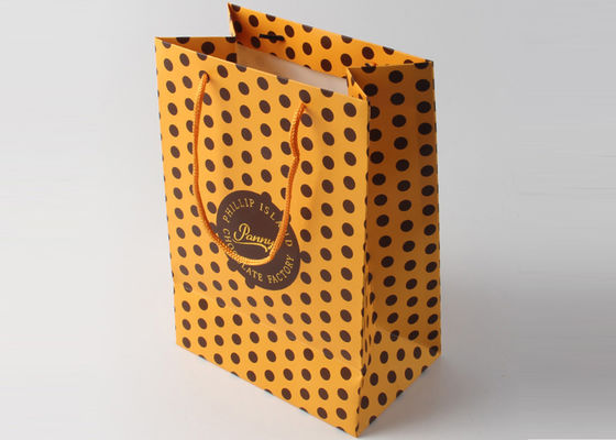 Bolsos decorativos del embalaje del regalo de la manija de nylon con el sello de la hoja de oro y el modelo de punto calientes