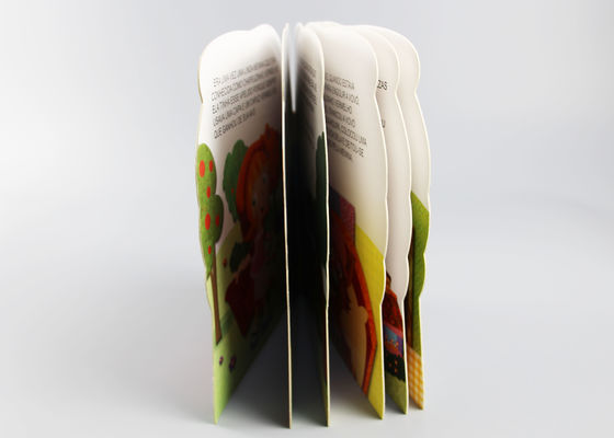 Los libros de niños cortados con tintas amistosos de la cartulina de Eco con la superficie de impresión a todo color
