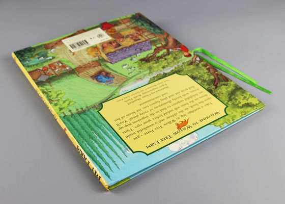 4 niños de la impresión en color hacen estallar para arriba los libros/3d surgen el libro con el atascamiento de la puntada de silla de montar
