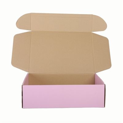 4C compensó el cartón de empaquetado CMYK del rosa 157gsm de las cajas del regalo para la ropa