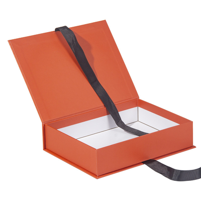 cajas de empaquetado CMYK Pantone del regalo rígido 120gsm con el cierre de la cinta