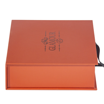 cajas de empaquetado CMYK Pantone del regalo rígido 120gsm con el cierre de la cinta