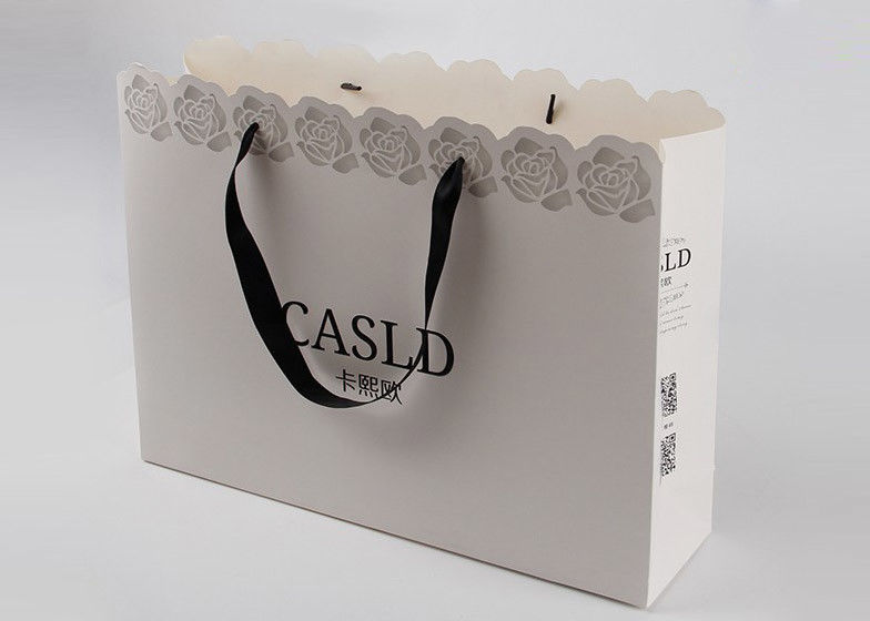 Bolsas de papel personalizadas impresión del corte del laser, bolsos llanos del regalo de la cinta grosgrain
